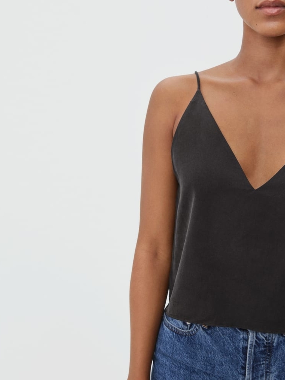 The Washable Silk Cropped Cami Size 4 Black Everlane